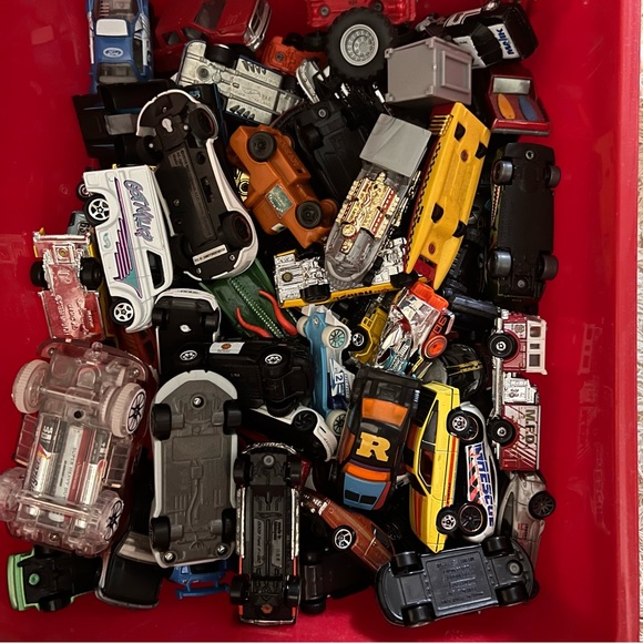 Hotwheels & Matchbox 30 Piece Mystery Bundle - Picture 3 of 10